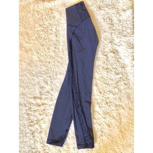 Lululemon Meant to Move 7/8 tight size 4